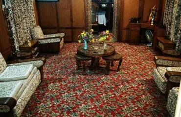 Lounge seating with hand-knotted carpet